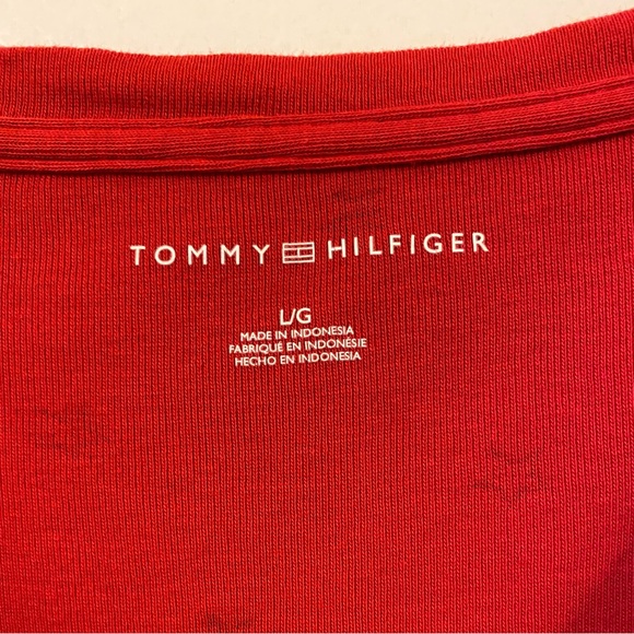 Gorgeous red Tommy Hilfiger t-shirt - Picture 4 of 5